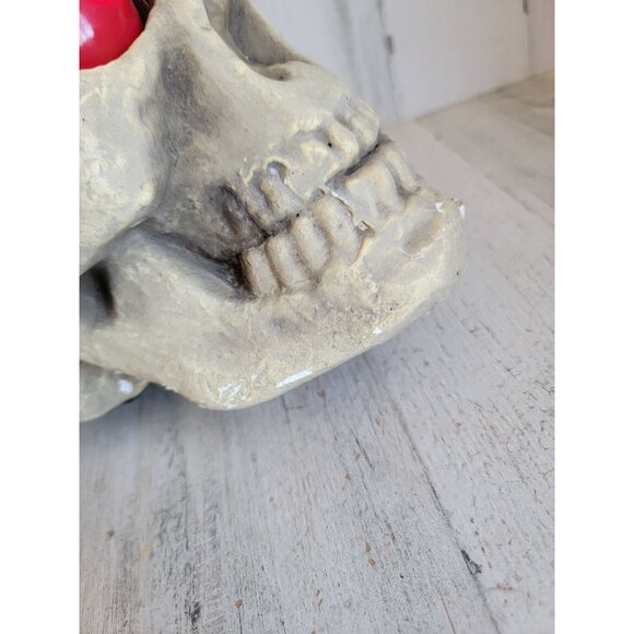 Foam skull looking eyes animated Halloween prop decor - Picture 13 of 13